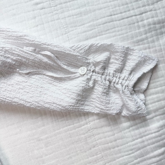 Woolrich 3/4 sleeve white textured blouse size XL -drawstring at elbows - Picture 3 of 10